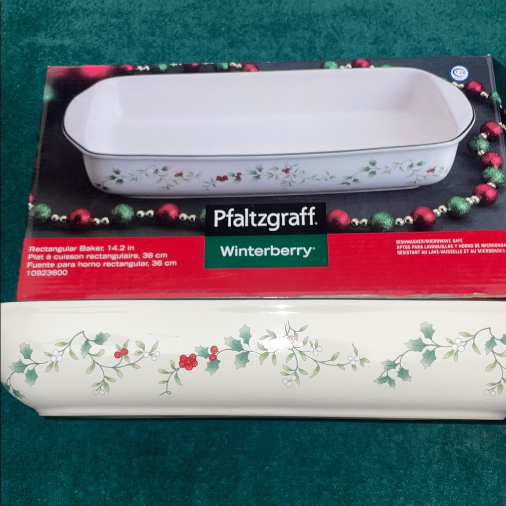 Pfaltzgraff Winterberry Rectangular Baker